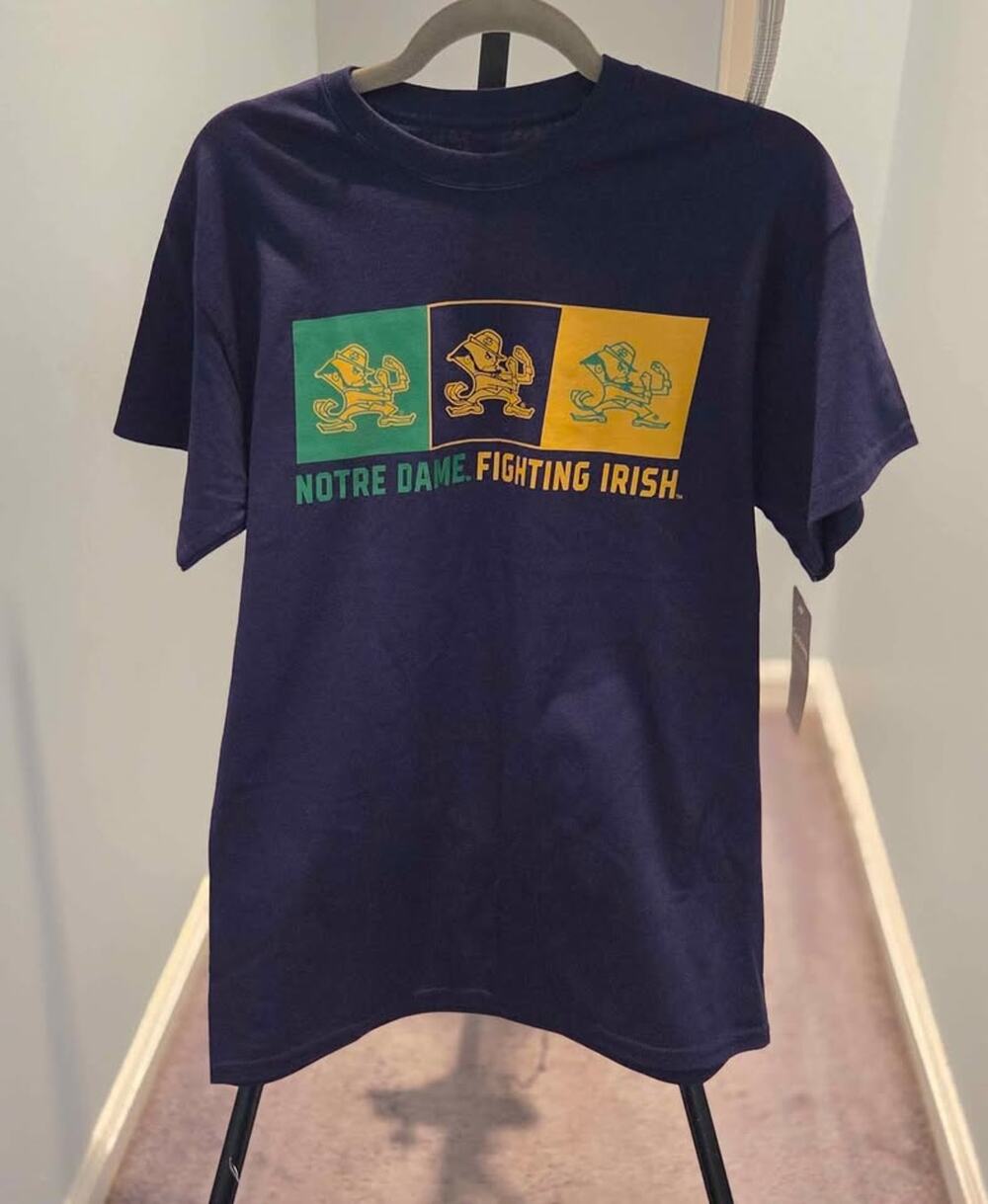 Captivating Notre Dame Official Licensed Fighting Irish Graphic Men's Small NWT